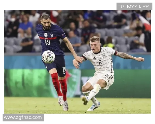 足球明星萨维科维奇的传奇人生与足球生涯回顾