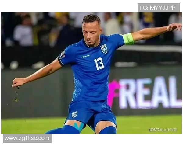 足球明星赛前穿着衣服